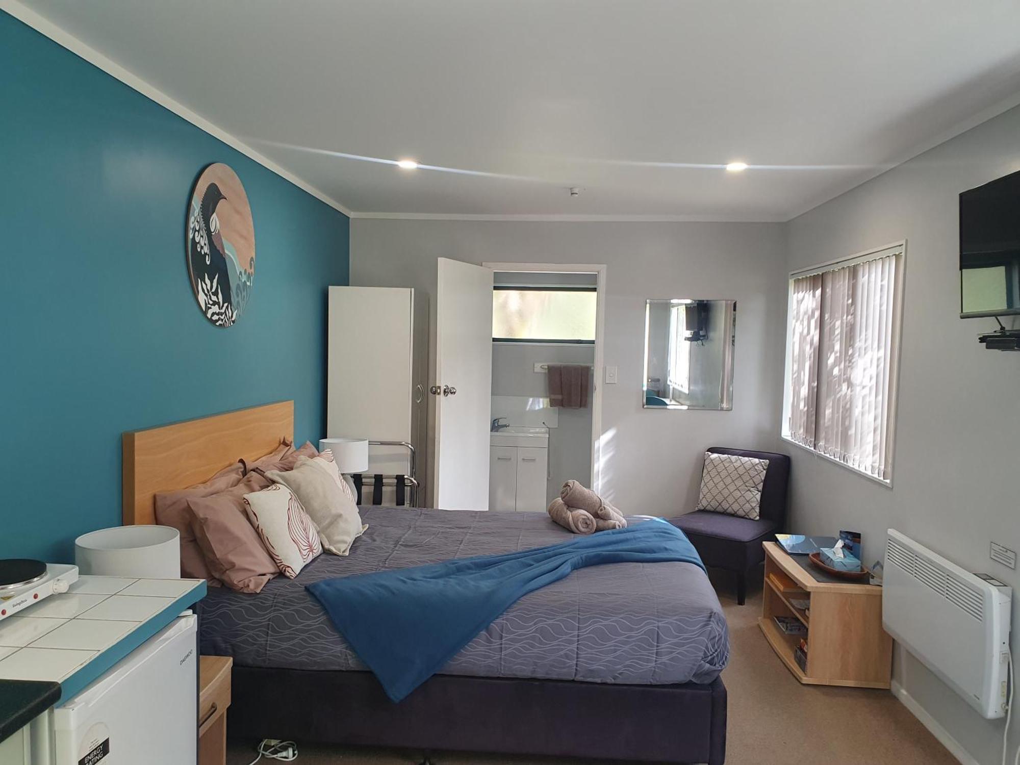 Kauri Coast Top 10 Holiday Park Kaihu Exterior photo