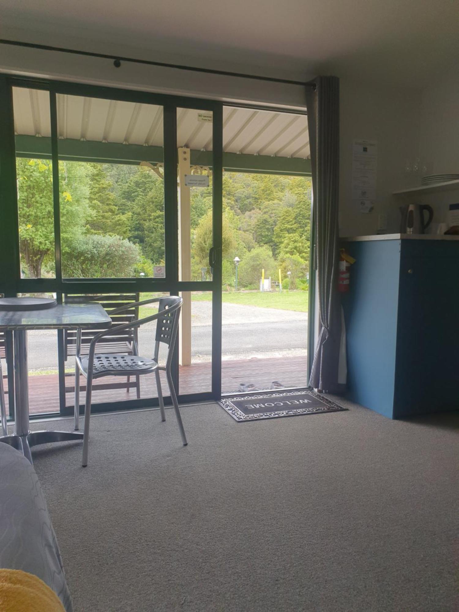 Kauri Coast Top 10 Holiday Park Kaihu Exterior photo
